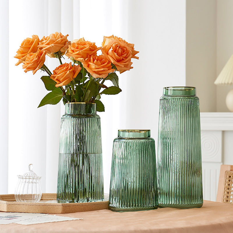 Vase en verre rayé rétro — Fleurs fraîches et séchées