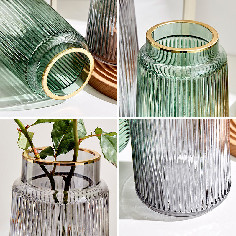 Vase en verre rayé rétro — Fleurs fraîches et séchées