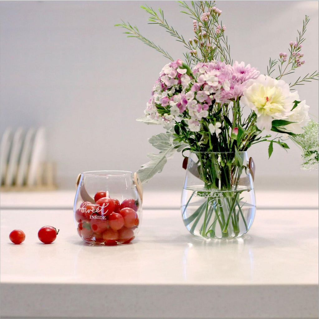 Vase en verre à anse — Fleurs fraîches et séchées